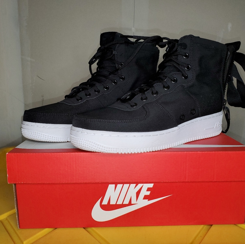 Nike Air Force One SF Mid